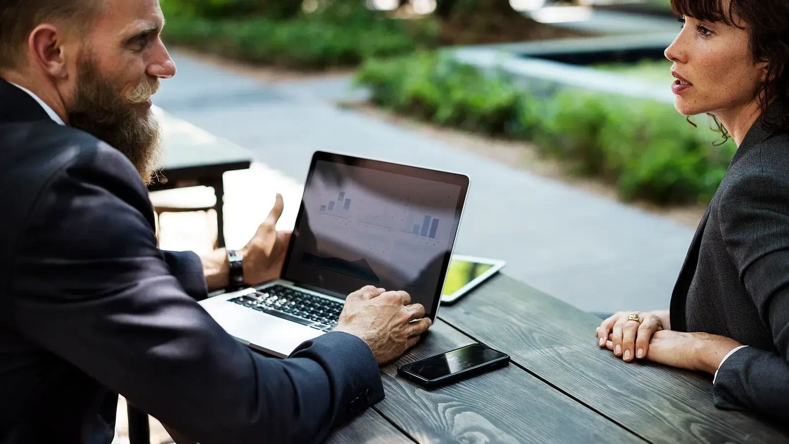 AI and SEO: Using AI Content Without Hurting Your Rankings